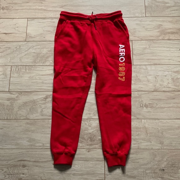 RED aero 1987 sweat pants!! These pants are so comfy and new!!!IM OBSESSED 🤩 - Picture 1 of 4